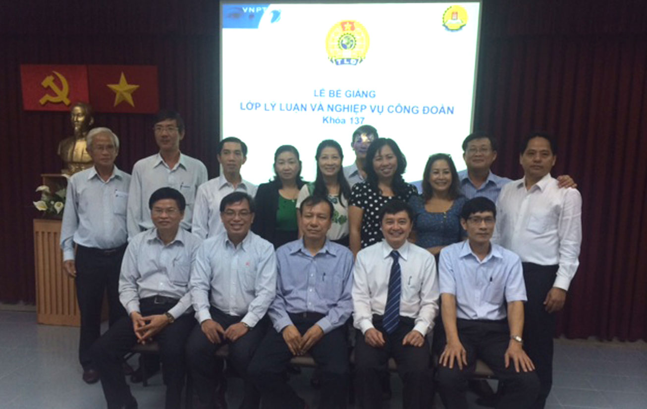Bế giảng lớp Đại học phần Lý luận và nghiệp vụ công đoàn K137 Bế giảng lớp Đại học phần Lý luận và nghiệp vụ công đoàn K137