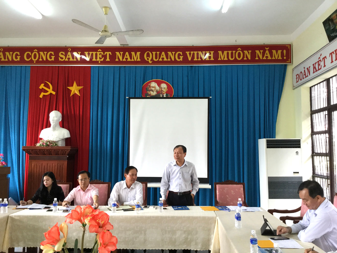 Đoàn Công tác Công đoàn Thông tin và Truyền thông Việt Nam làm việc với Công đoàn các đơn vị trực thuộc Công đoàn VNPT trên địa bàn tỉnh Tiền Giang và Bến Tre Đoàn Công tác Công đoàn Thông tin và Truyền thông Việt Nam làm việc với Công đoàn các đơn vị trực thuộc Công đoàn VNPT trên địa bàn tỉnh Tiền Giang và Bến Tre