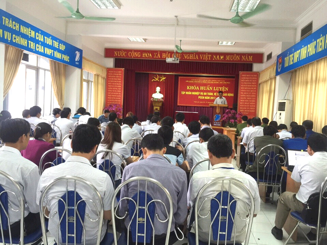 VNPT Vĩnh Phúc và Trung tâm Kinh doanh VNPT Vĩnh Phúc tổ chức tháng hành động về ATVSLĐ-PCCN lần thứ nhất năm 2017 VNPT Vĩnh Phúc và Trung tâm Kinh doanh VNPT Vĩnh Phúc tổ chức tháng hành động về ATVSLĐ-PCCN lần thứ nhất năm 2017