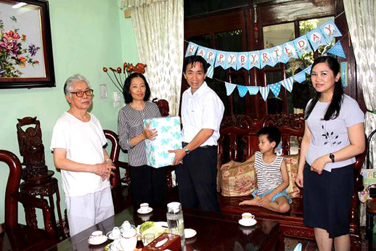 Công đoàn Thông tin và Truyền thông Việt Nam thăm, tặng quà gia đình CBCNV VNPT có hoàn cảnh khó khăn Công đoàn Thông tin và Truyền thông Việt Nam thăm, tặng quà gia đình CBCNV VNPT có hoàn cảnh khó khăn