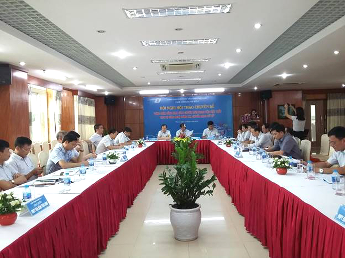 Cụm Công đoàn số 4 tổ chức Hội thảo chuyên đề “Công đoàn đồng hành cùng chuyên môn trong phát triển dịch vụ CNTT, chuyển mạng giữ số” Cụm Công đoàn số 4 tổ chức Hội thảo chuyên đề “Công đoàn đồng hành cùng chuyên môn trong phát triển dịch vụ CNTT, chuyển mạng giữ số”