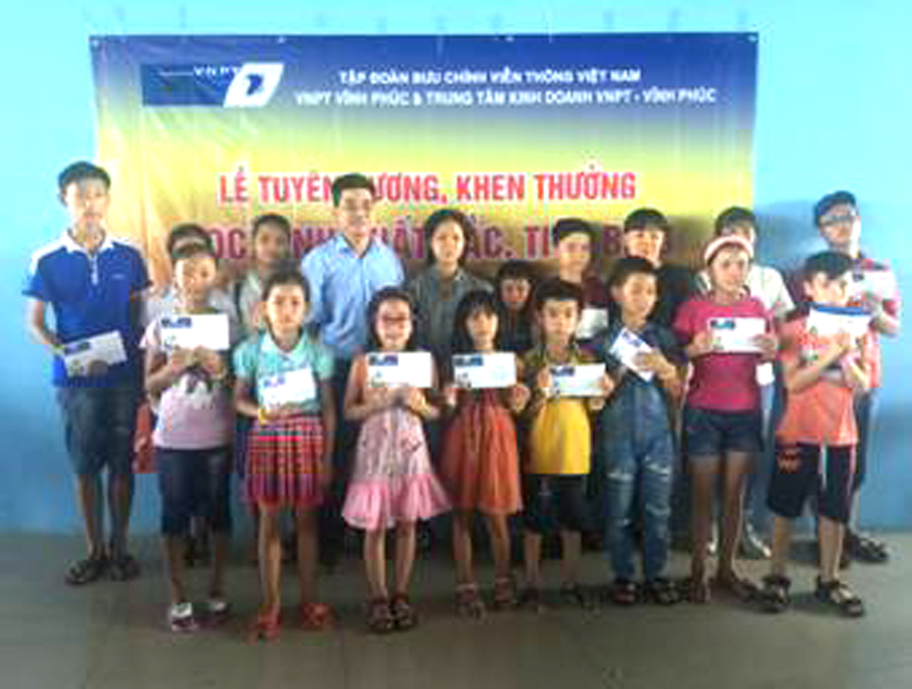 Công đoàn VNPT địa bàn Vĩnh Phúc tổ chức tuyên dương con CBCNV-LĐ có thành tích năm học 2017-2018. Công đoàn VNPT địa bàn Vĩnh Phúc tổ chức tuyên dương con CBCNV-LĐ có thành tích năm học 2017-2018.