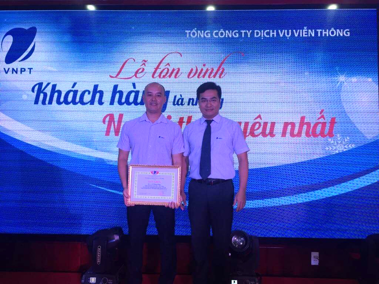 Lê Phùng Hưng: Người thuyết khách tận tâm Lê Phùng Hưng: Người thuyết khách tận tâm