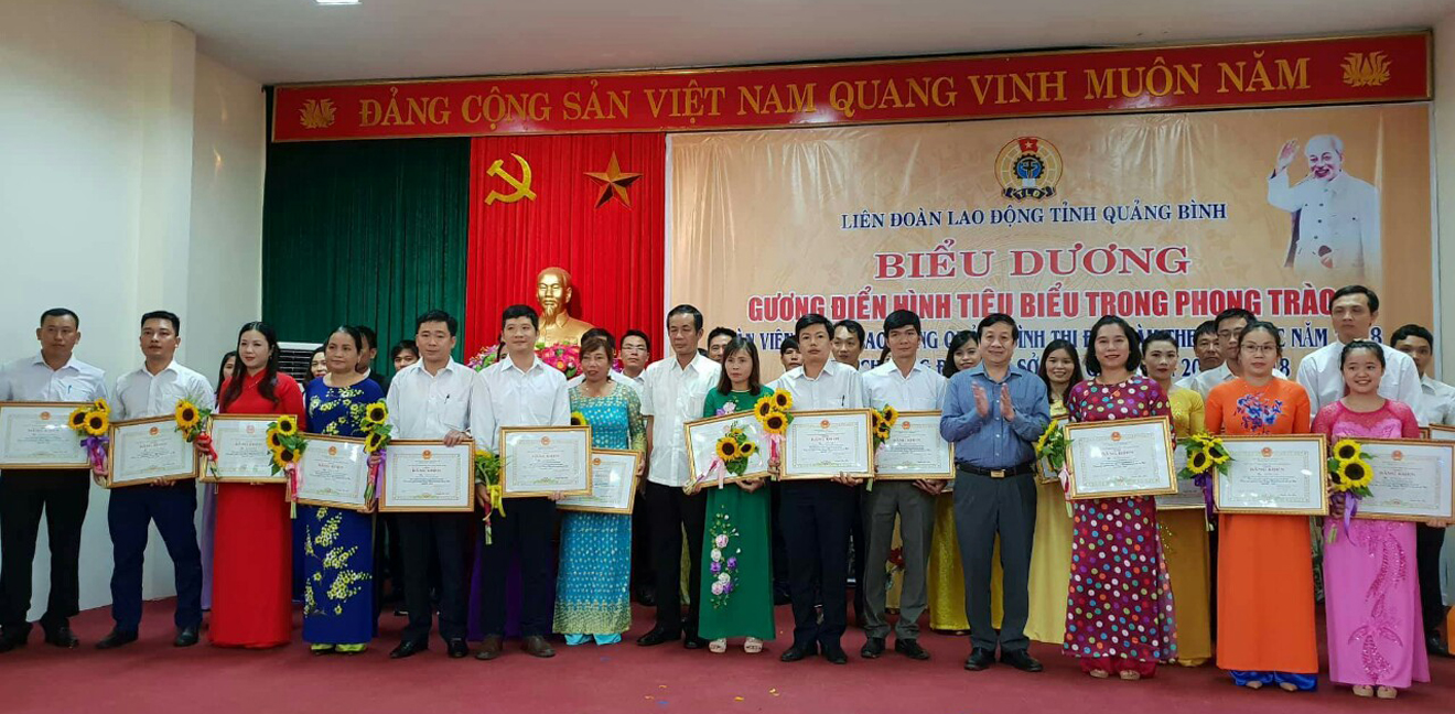 Đoàn Hữu Hoàn-Gương điển hình trong phong trào thi đua làm theo lời Bác tại VNPT Quảng Binh Đoàn Hữu Hoàn-Gương điển hình trong phong trào thi đua làm theo lời Bác tại VNPT Quảng Binh