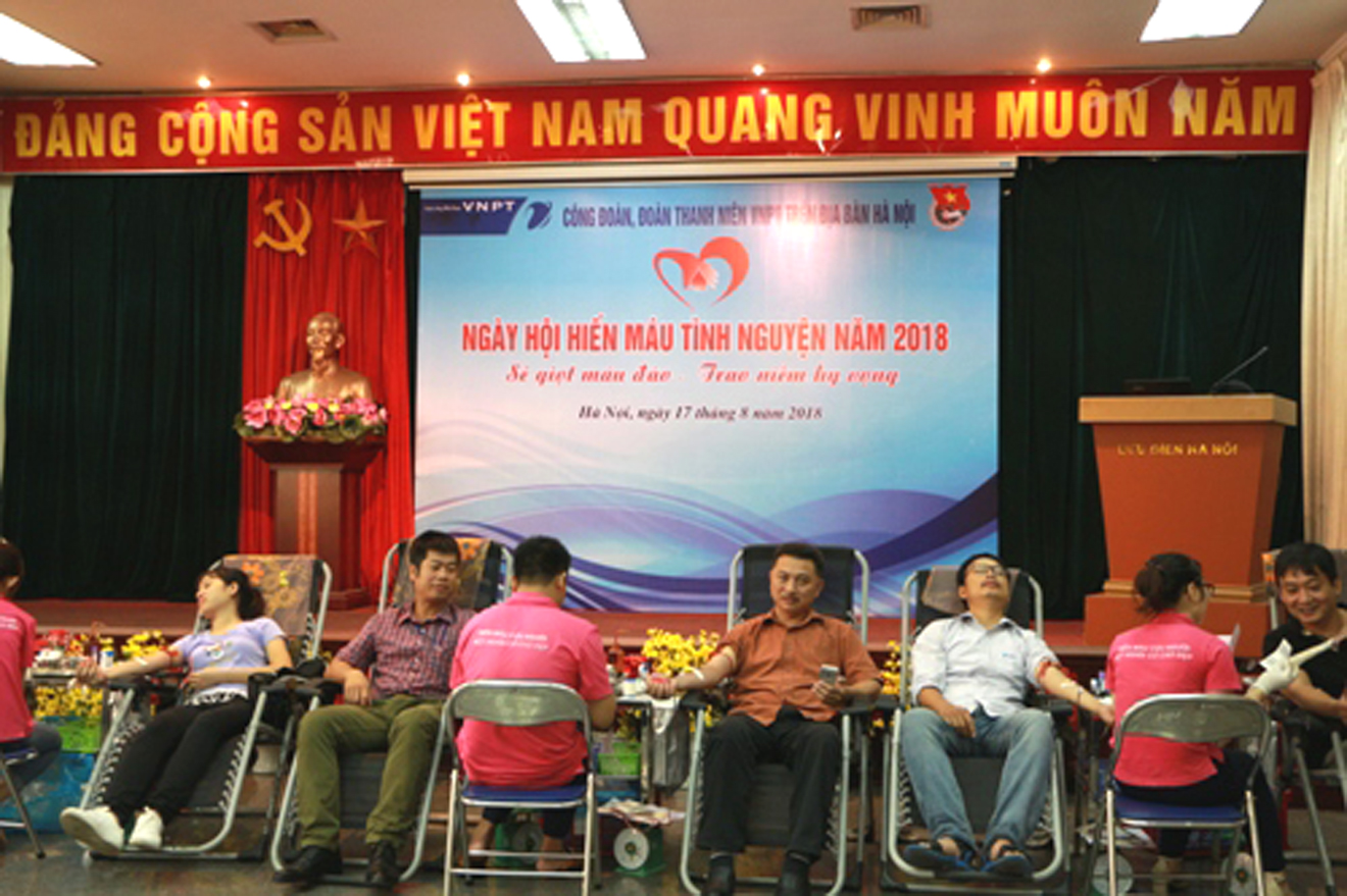 Hơn 300 CBCNV, đoàn viên công đoàn trẻ của VNPT địa bàn Hà Nội tham gia ngày hội “Chia sẻ máu đào, trao thêm hy vọng” Hơn 300 CBCNV, đoàn viên công đoàn trẻ của VNPT địa bàn Hà Nội tham gia ngày hội “Chia sẻ máu đào, trao thêm hy vọng”