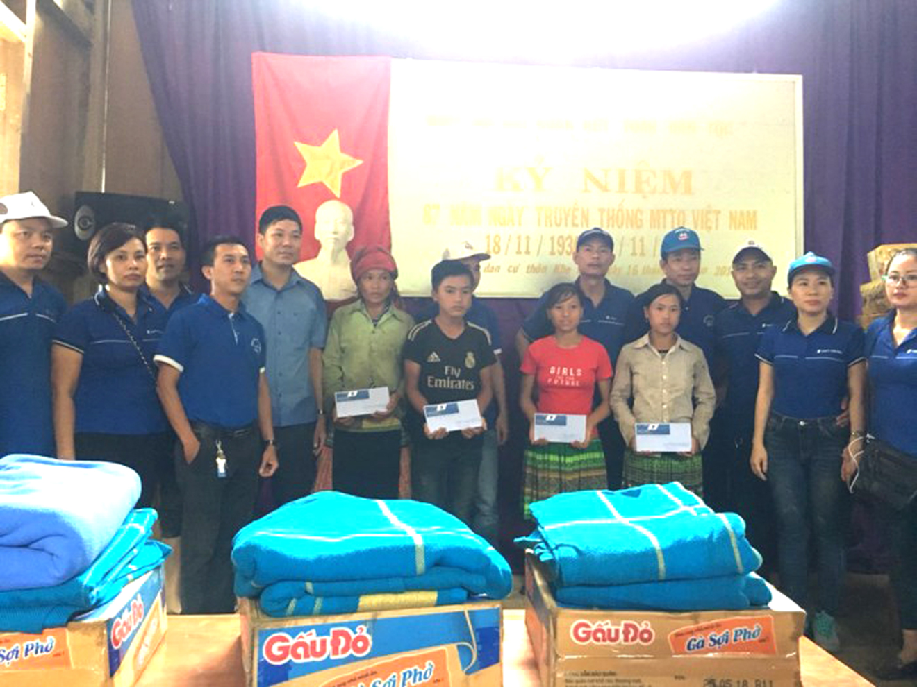 Tập đoàn Bưu chính Viễn thông Việt Nam đồng hành cùng Tỉnh Yên Bái khắc phục hậu quả bão lũ Tập đoàn Bưu chính Viễn thông Việt Nam đồng hành cùng Tỉnh Yên Bái khắc phục hậu quả bão lũ
