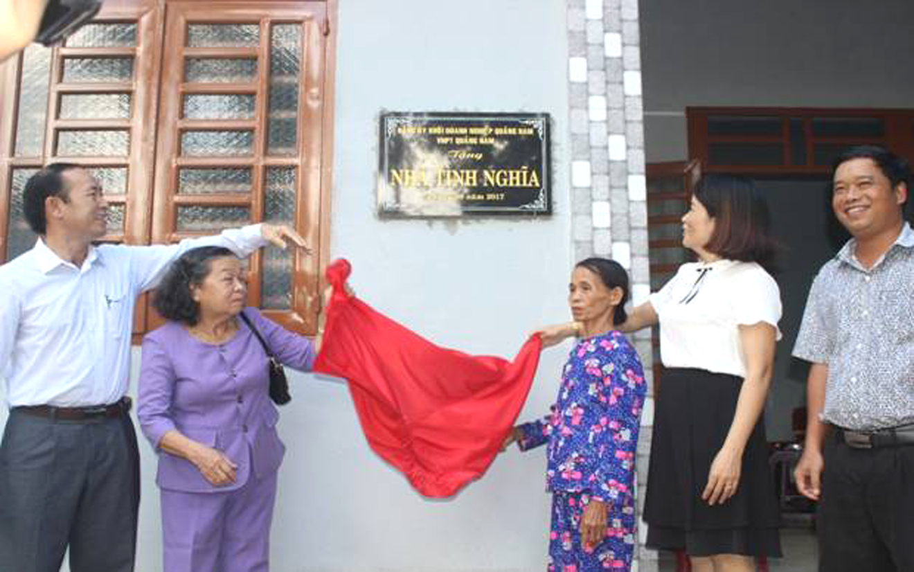 Tập đoàn Bưu chính Viễn thông Việt Nam hỗ trợ kinh phí xây dựng nhà tình nghĩa cho Mẹ Việt Nam anh hùng tại Quảng Nam Tập đoàn Bưu chính Viễn thông Việt Nam hỗ trợ kinh phí xây dựng nhà tình nghĩa cho Mẹ Việt Nam anh hùng tại Quảng Nam