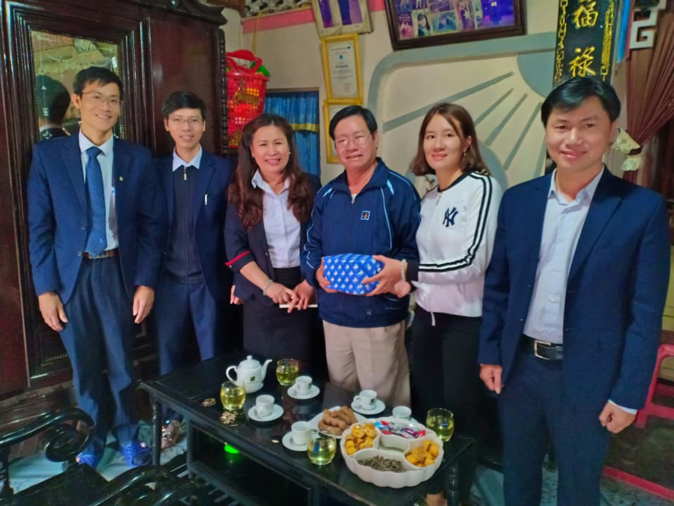 Ấm áp nghĩa tình những ngày cuối năm Mậu Tuất Ấm áp nghĩa tình những ngày cuối năm Mậu Tuất