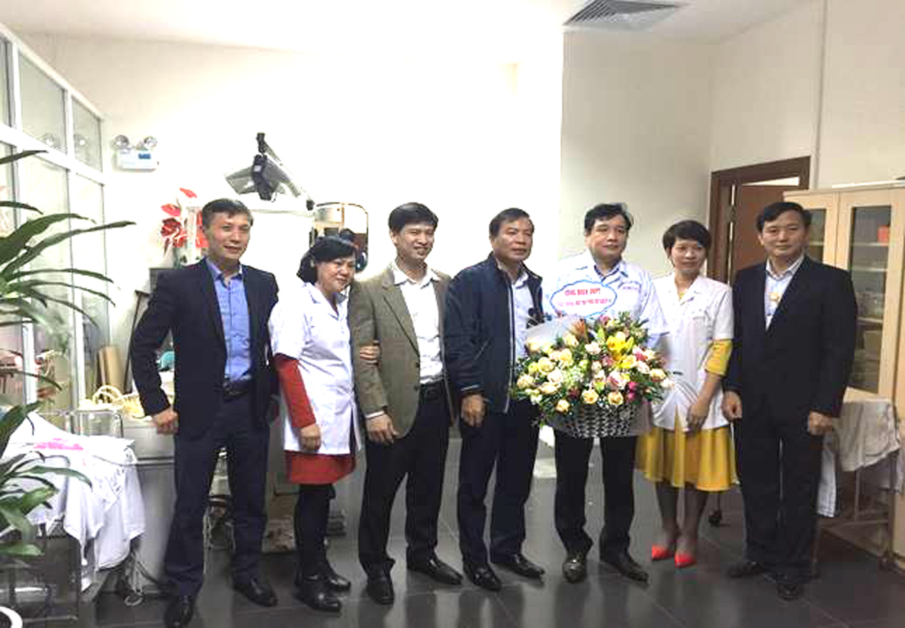 Nhân dịp kỷ niệm 64 năm ngày Thầy thuốc Việt Nam (27/2/1955 - 27/2/2019), ngày 26/02/2019, đồng chí Triệu Tiến Thắng, Phó Chủ tịch Công đoàn Bưu chính Viễn thông Việt Nam đã đến thăm và tặng quà các y, Bác sỹ tại Trạm y tế Tổng Công ty Hạ Tầng mạng. Nhân dịp kỷ niệm 64 năm ngày Thầy thuốc Việt Nam (27/2/1955 - 27/2/2019), ngày 26/02/2019, đồng chí Triệu Tiến Thắng, Phó Chủ tịch Công đoàn Bưu chính Viễn thông Việt Nam đã đến thăm và tặng quà các y, Bác sỹ tại Trạm y tế Tổng Công ty Hạ Tầng mạng.