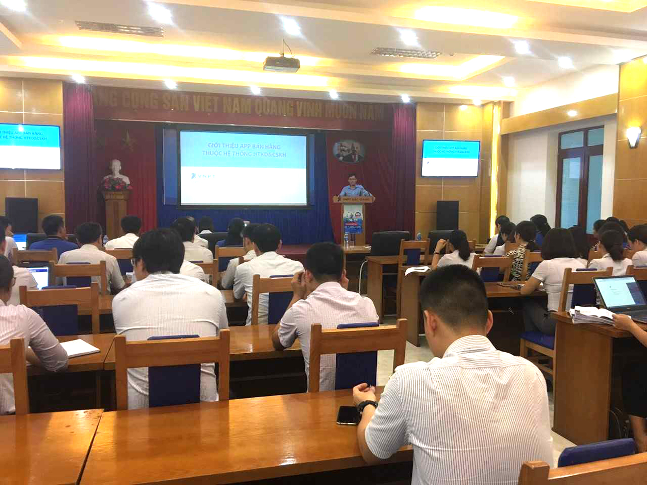 VNPT địa bàn Bắc Giang tổ chức lớp tập huấn APP bán hàng và APP thu cước cho CBCNV cả 2 khối kinh doanh và kỹ thuật. VNPT địa bàn Bắc Giang tổ chức lớp tập huấn APP bán hàng và APP thu cước cho CBCNV cả 2 khối kinh doanh và kỹ thuật.