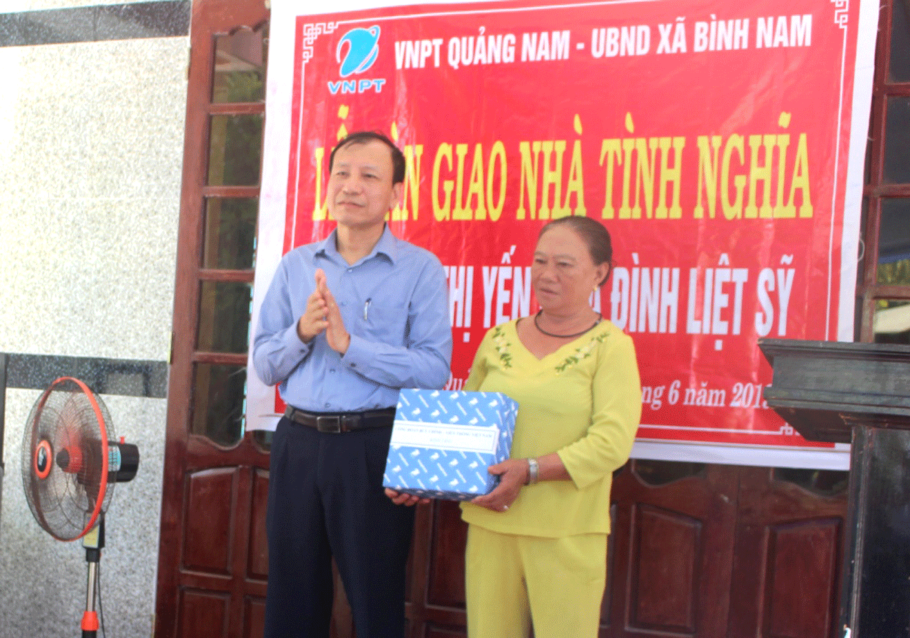 Tập đoàn Bưu chính Viễn thông Việt Nam Hỗ trợ kinh phí xây dựng nhà tình nghĩa cho gia đình người có công tại Quảng Nam Tập đoàn Bưu chính Viễn thông Việt Nam Hỗ trợ kinh phí xây dựng nhà tình nghĩa cho gia đình người có công tại Quảng Nam