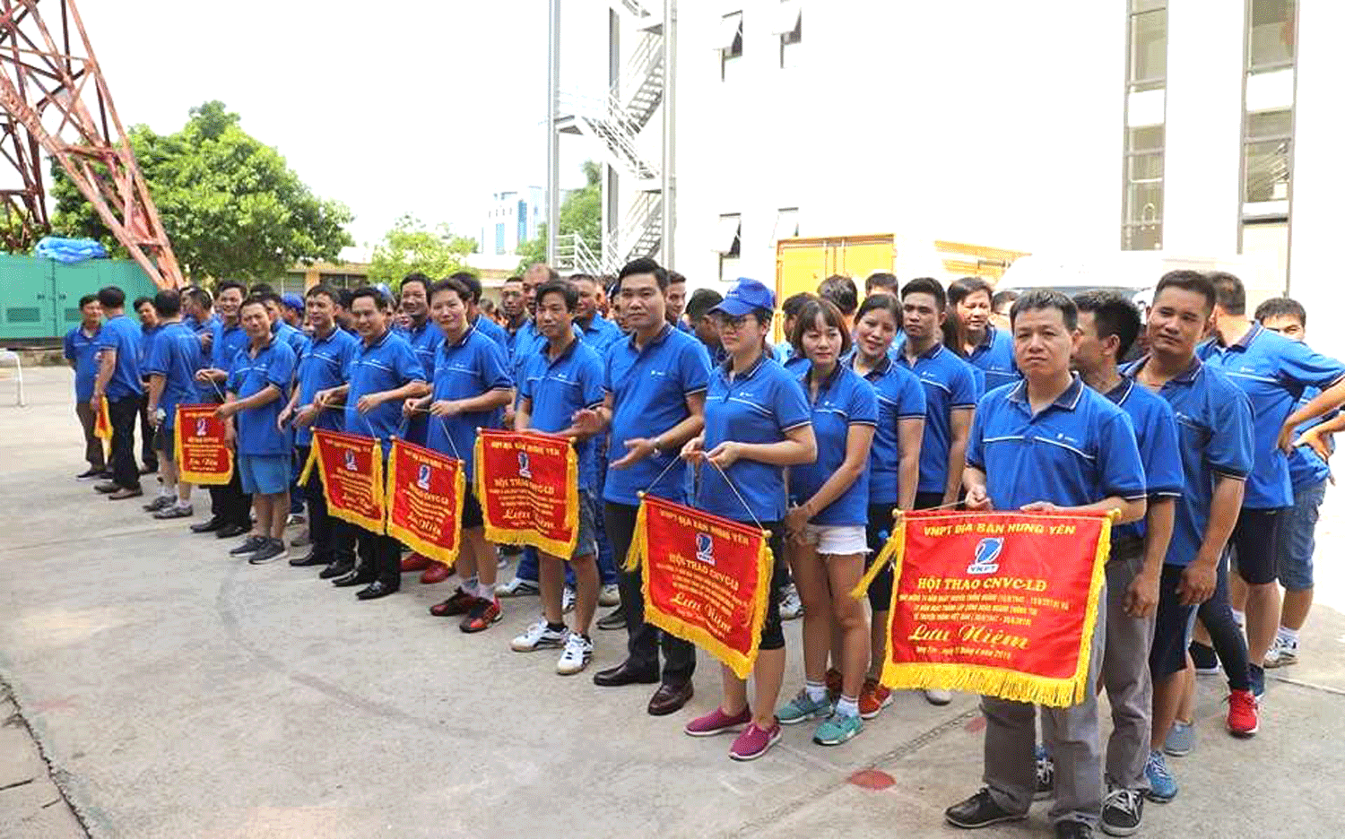 VNPT địa bàn Hưng Yên tổ chức nhiều hoạt động thiết thực, ý nghĩa chào mừng 74 năm Ngày Truyền thống Ngành và 72 năm Thành lập Công đoàn TTTTVN VNPT địa bàn Hưng Yên tổ chức nhiều hoạt động thiết thực, ý nghĩa chào mừng 74 năm Ngày Truyền thống Ngành và 72 năm Thành lập Công đoàn TTTTVN