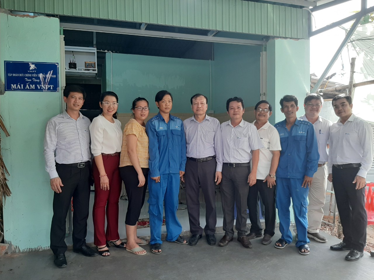 Tập đoàn Bưu chính Viễn thông Việt Nam tặng “Mái ấm VNPT” cho người lao động có hoàn cảnh đặc biệt khó khăn Tập đoàn Bưu chính Viễn thông Việt Nam tặng “Mái ấm VNPT” cho người lao động có hoàn cảnh đặc biệt khó khăn