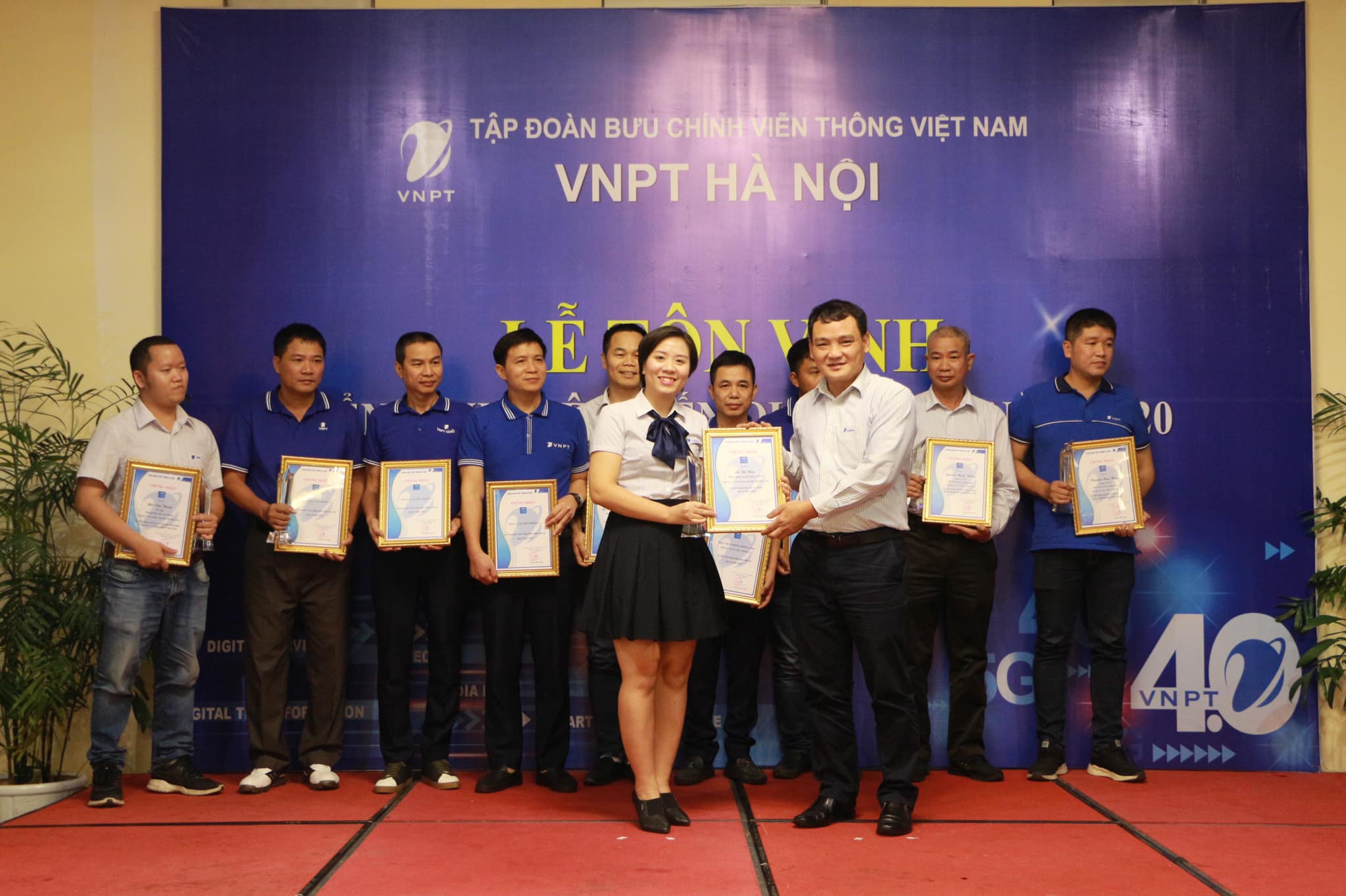 VNPT Hà Nội tổ chức lễ tôn vinh điển hình tiên tiến quý I, II, III/2020 VNPT Hà Nội tổ chức lễ tôn vinh điển hình tiên tiến quý I, II, III/2020