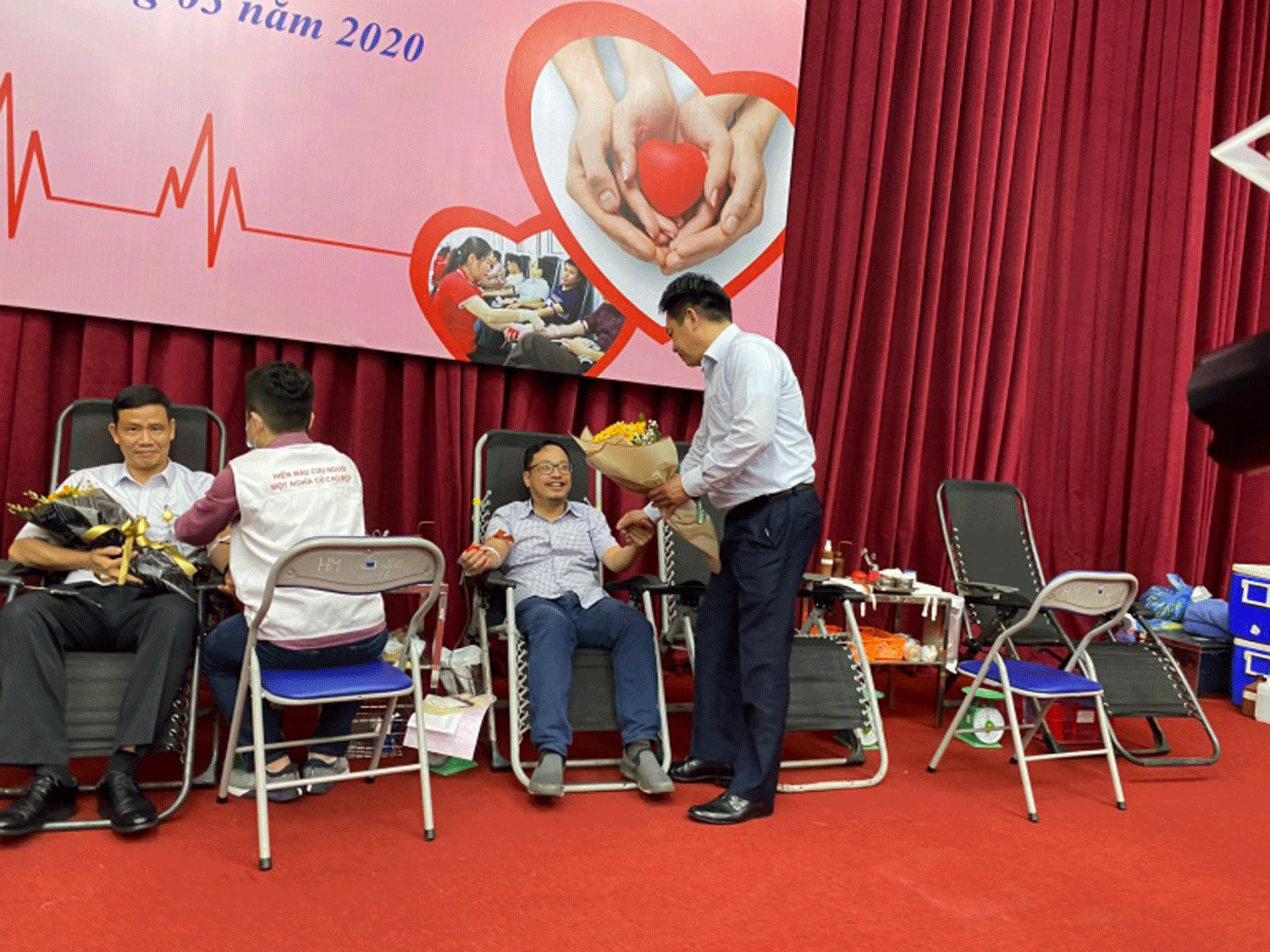 Nghĩa cử cao đẹp trong Ngày Hội hiến máu Nghĩa cử cao đẹp trong Ngày Hội hiến máu