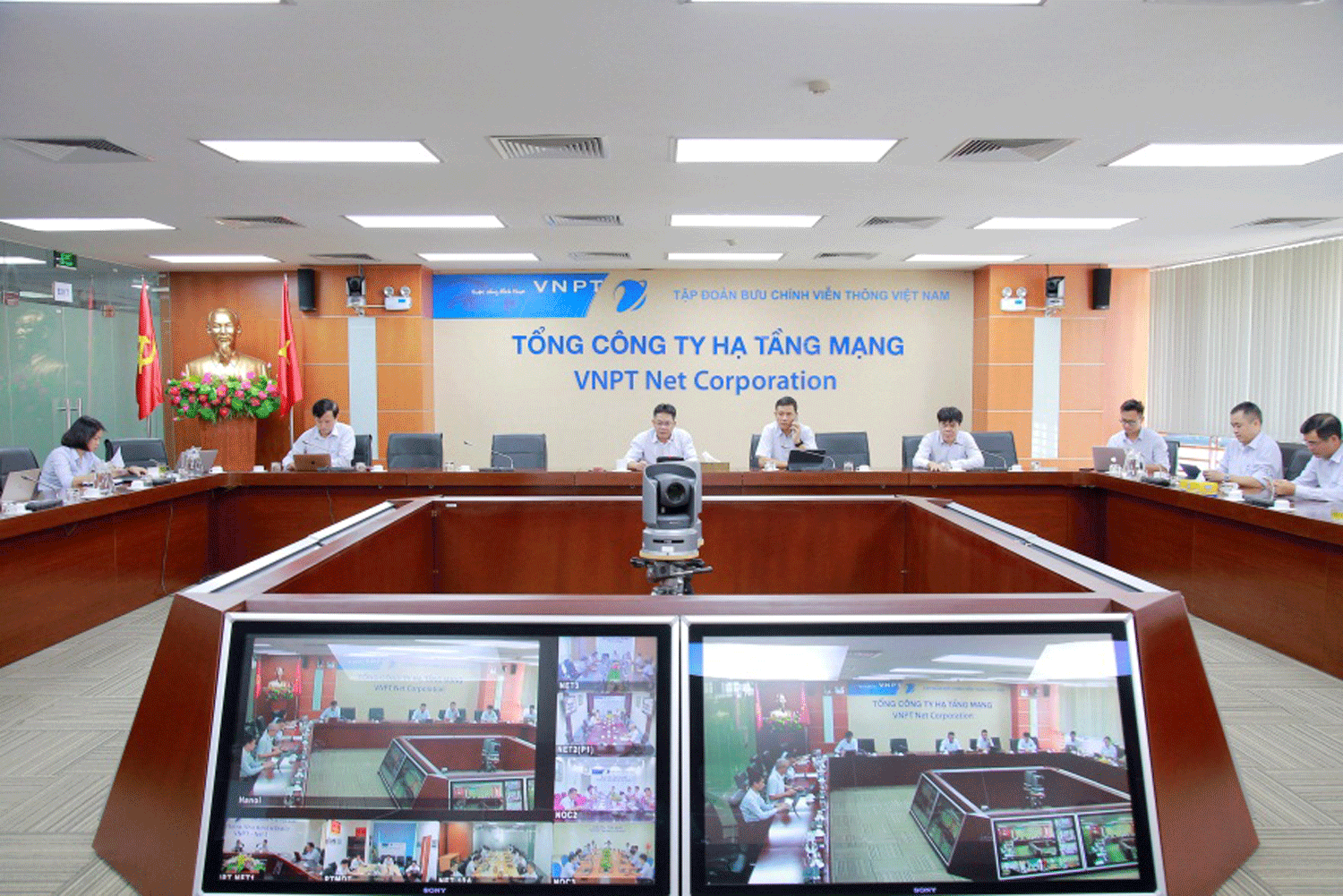 Phải bảo đảm an toàn cho đội ngũ và các trung tâm kỹ thuật trong đại dịch Covid-19. Phải bảo đảm an toàn cho đội ngũ và các trung tâm kỹ thuật trong đại dịch Covid-19.