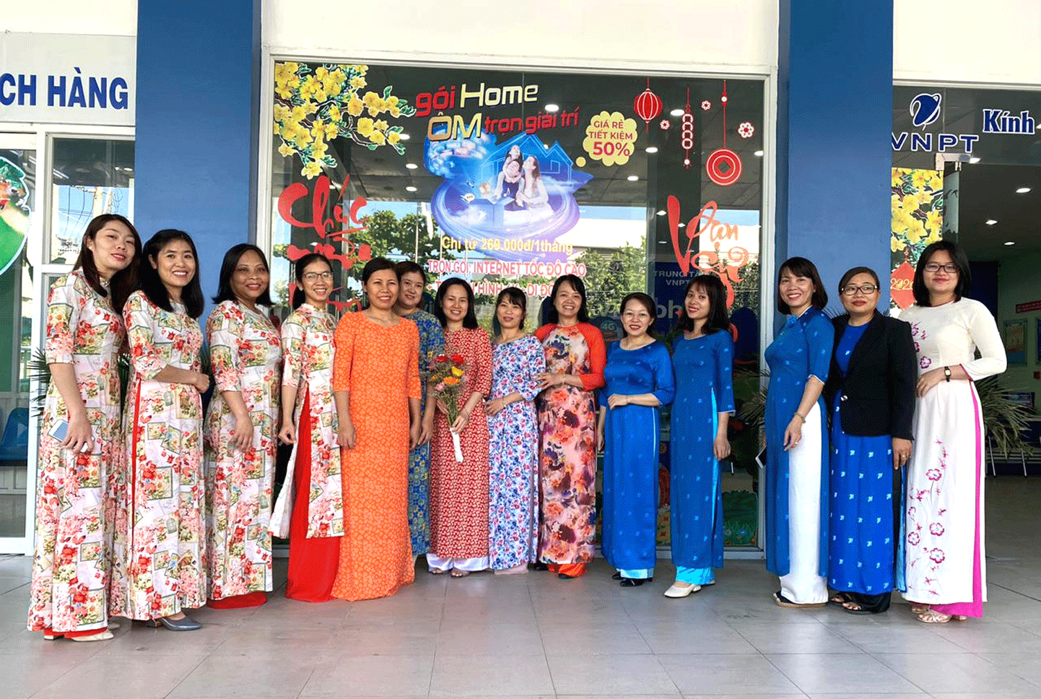 Trung tâm Kinh doanh VNPT-Ninh Thuận hưởng ứng Tuần lễ “Áo dài - Di sản văn hóa Việt Nam”. Trung tâm Kinh doanh VNPT-Ninh Thuận hưởng ứng Tuần lễ “Áo dài - Di sản văn hóa Việt Nam”.