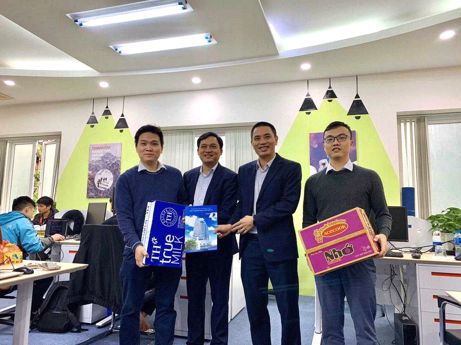 Công đoàn Công ty VNPT-IT lập kênh tiếp nhận, chia sẻ khó khăn trong đại dịch cho toàn thể CBCNV của công ty. Công đoàn Công ty VNPT-IT lập kênh tiếp nhận, chia sẻ khó khăn trong đại dịch cho toàn thể CBCNV của công ty.