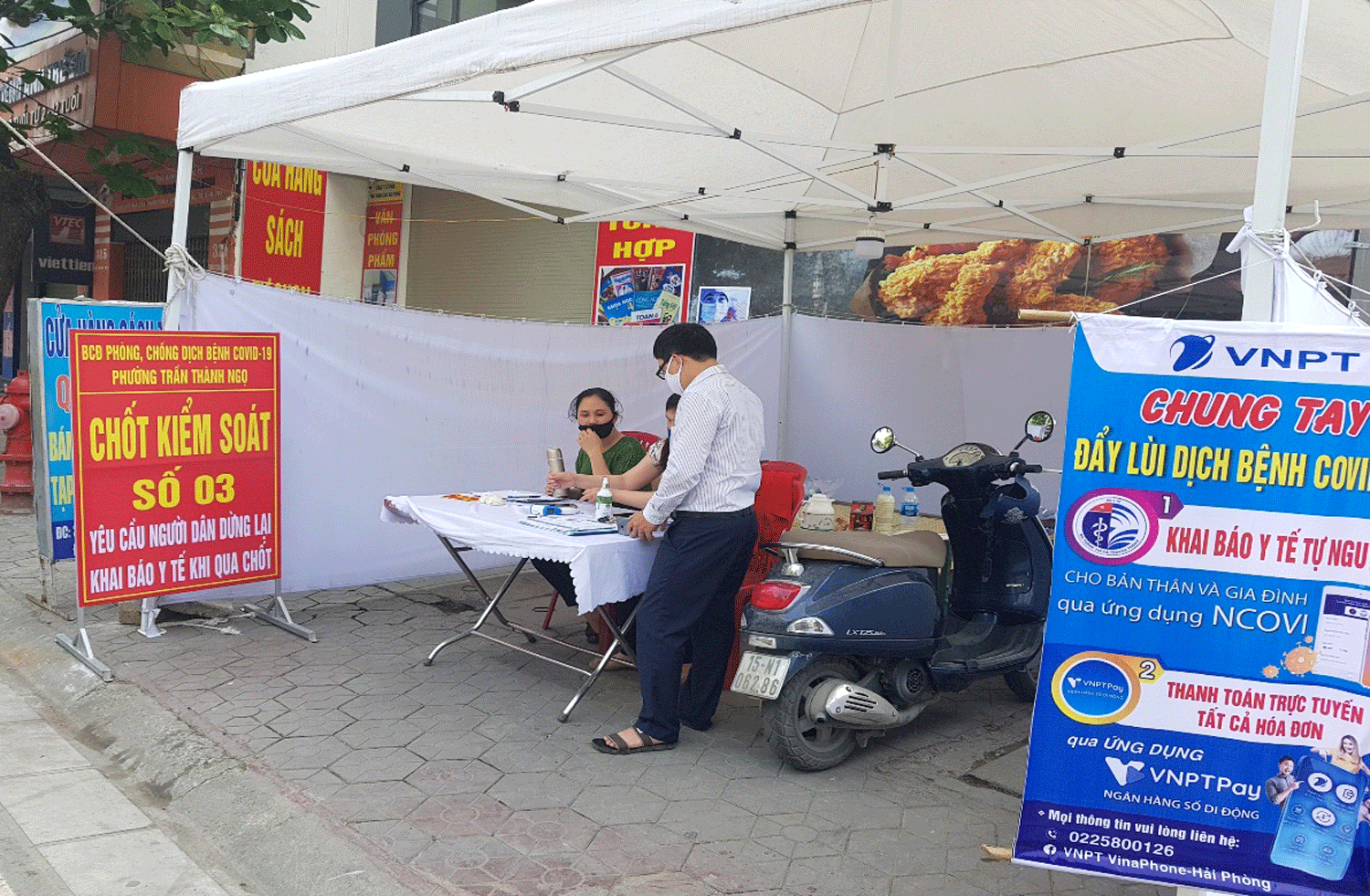 CBCNV TTKD VNPT-Hải Phòng Hưởng ứng chương trình truyền thông cập nhật tình hình sức khỏe trên ứng dụng NCOVI. CBCNV TTKD VNPT-Hải Phòng Hưởng ứng chương trình truyền thông cập nhật tình hình sức khỏe trên ứng dụng NCOVI.