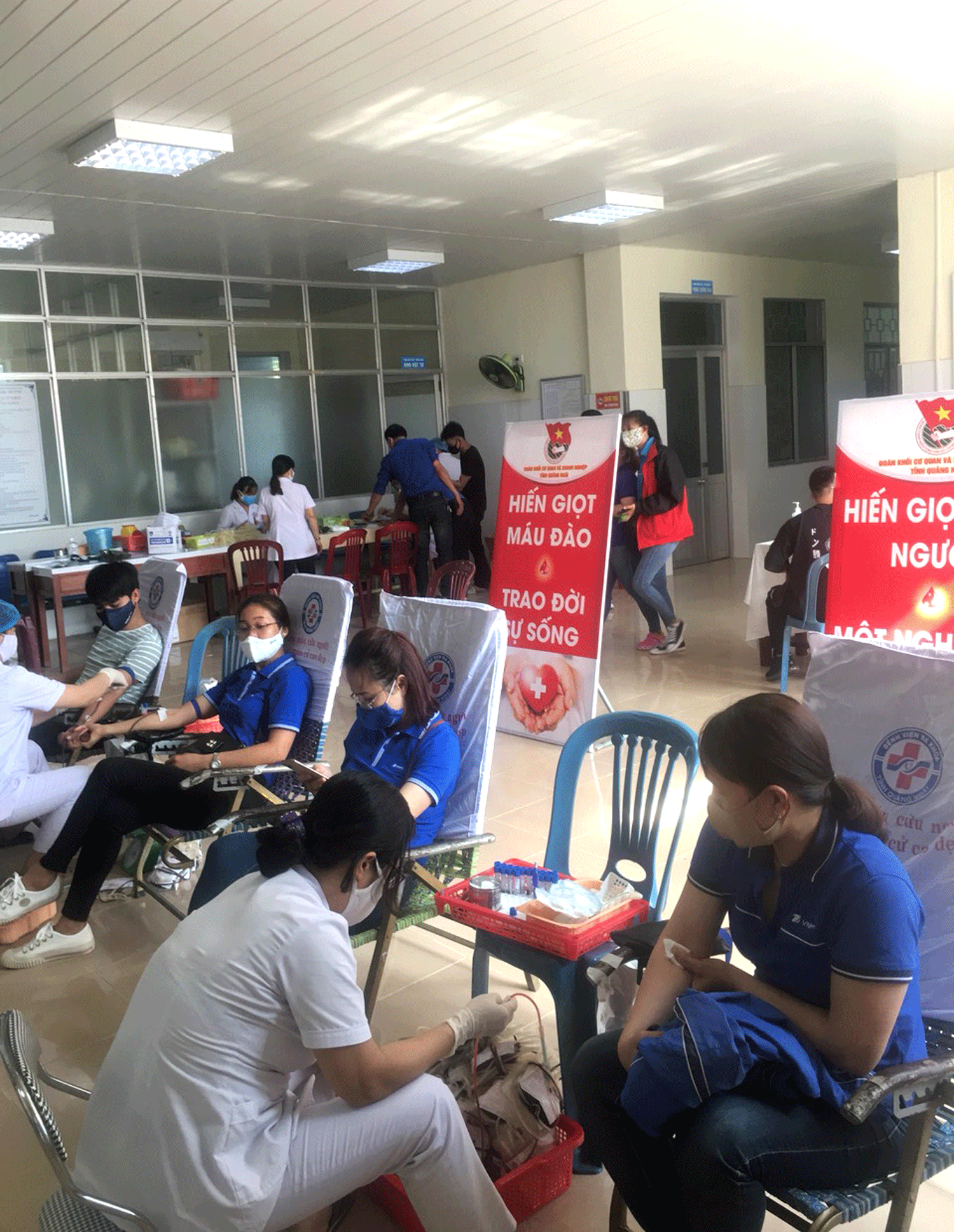 Sẻ giọt máu đào – Trao niềm hi vọng. Sẻ giọt máu đào – Trao niềm hi vọng.