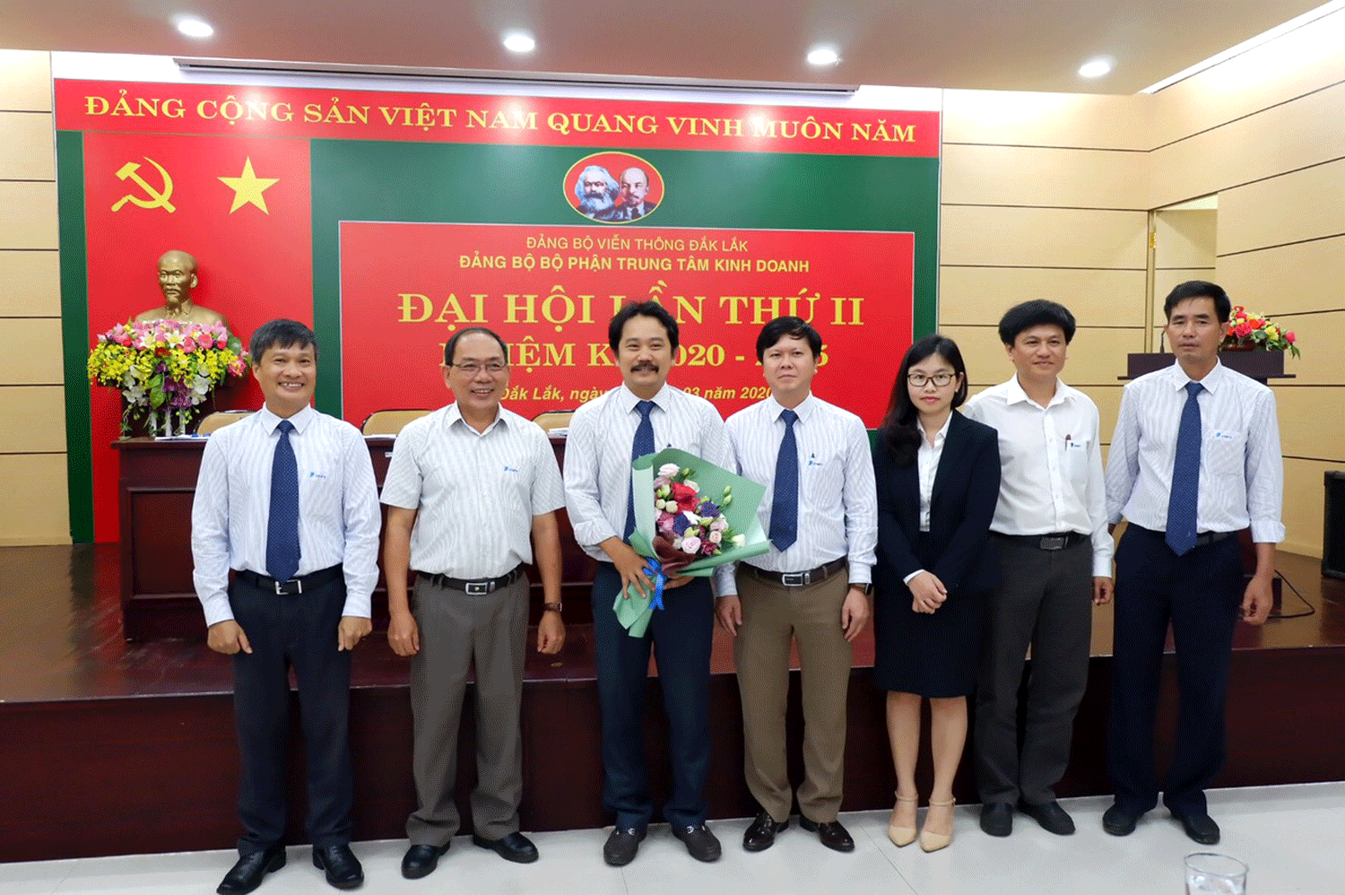 Chào mừng Đại hội Đảng bộ VNPT Đắk Lắk. Chào mừng Đại hội Đảng bộ VNPT Đắk Lắk.