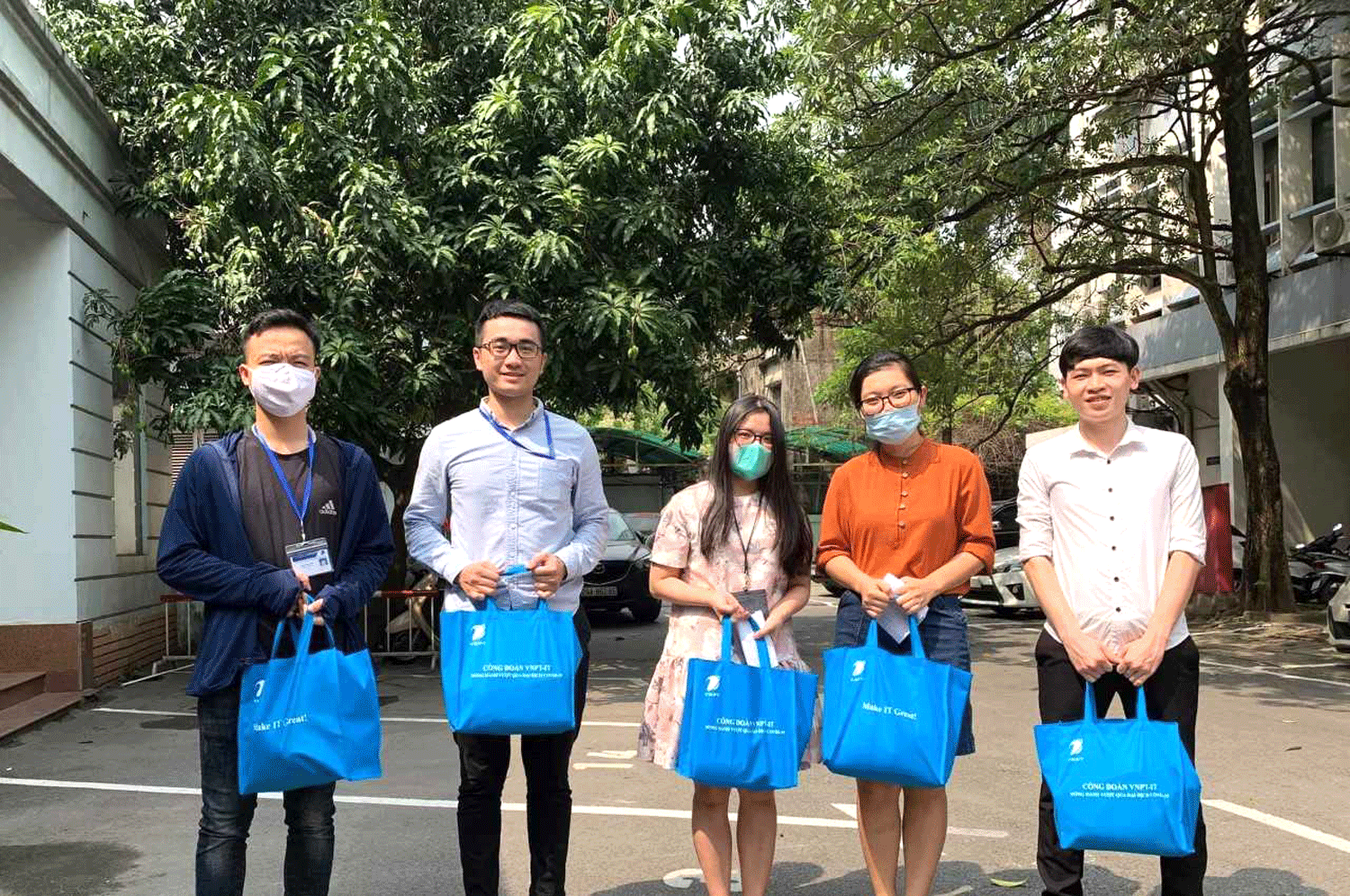 Công đoàn VNPT-IT đồng hành cùng người lao động vượt qua đại dịch Covid-19. Công đoàn VNPT-IT đồng hành cùng người lao động vượt qua đại dịch Covid-19.