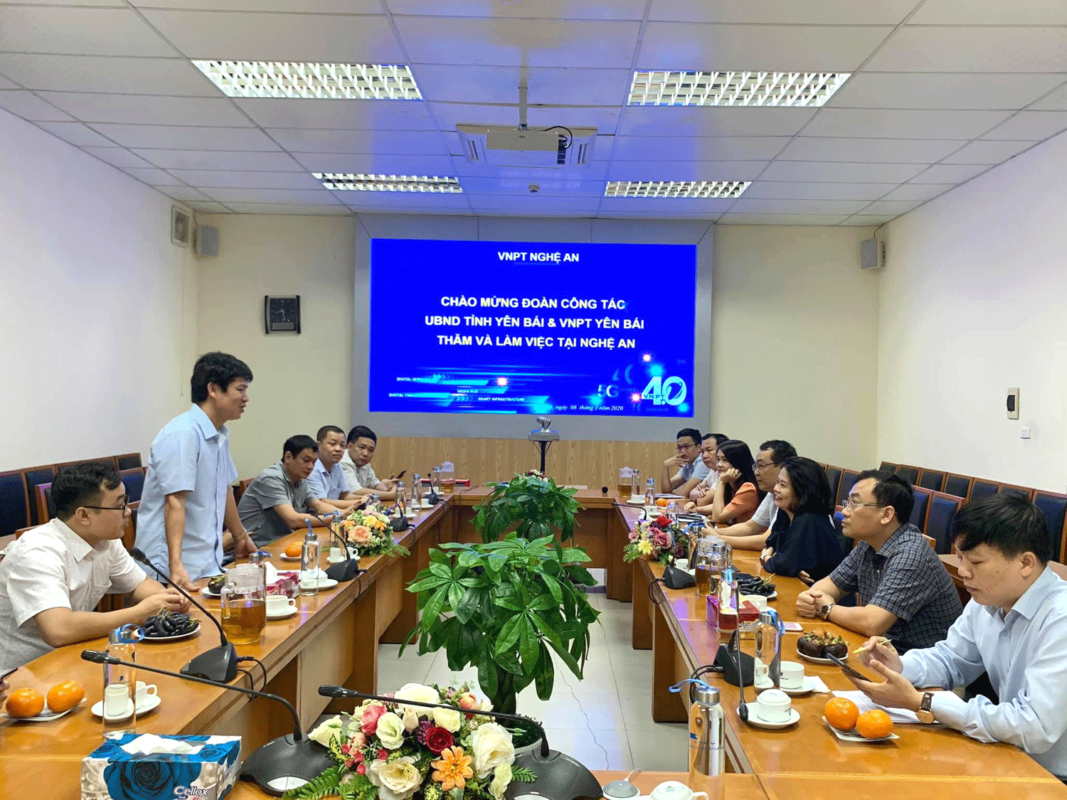 VNPT Nghệ An trao đổi kinh nghiệm với đoàn công tác UBND Tỉnh Yên Bái và VNPT Yên Bái. VNPT Nghệ An trao đổi kinh nghiệm với đoàn công tác UBND Tỉnh Yên Bái và VNPT Yên Bái.