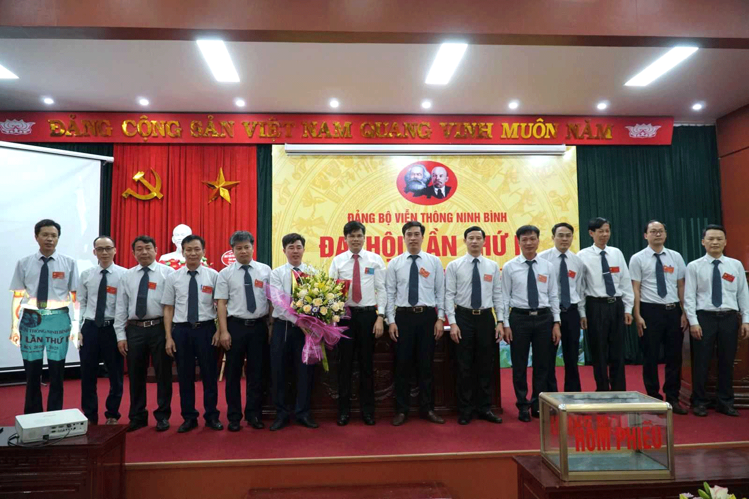 Đảng bộ Viễn thông Ninh Bình tổ chức thành công Đại hội Đảng. Đảng bộ Viễn thông Ninh Bình tổ chức thành công Đại hội Đảng.