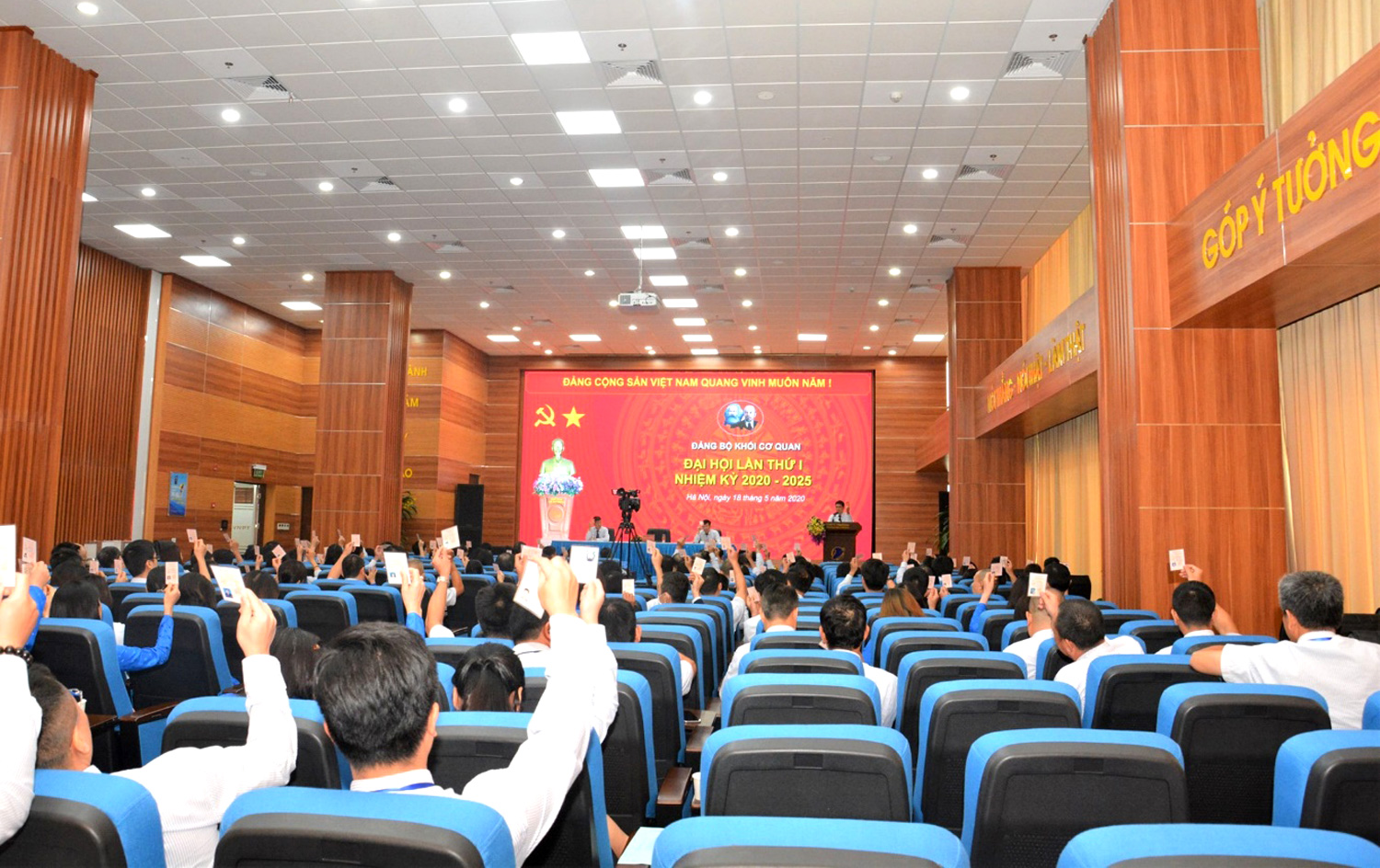 Đại hội Đảng bộ khối Cơ quan Tổng Công ty VNPT-VinaPhone nhiệm kỳ 2020-2025. Đại hội Đảng bộ khối Cơ quan Tổng Công ty VNPT-VinaPhone nhiệm kỳ 2020-2025.