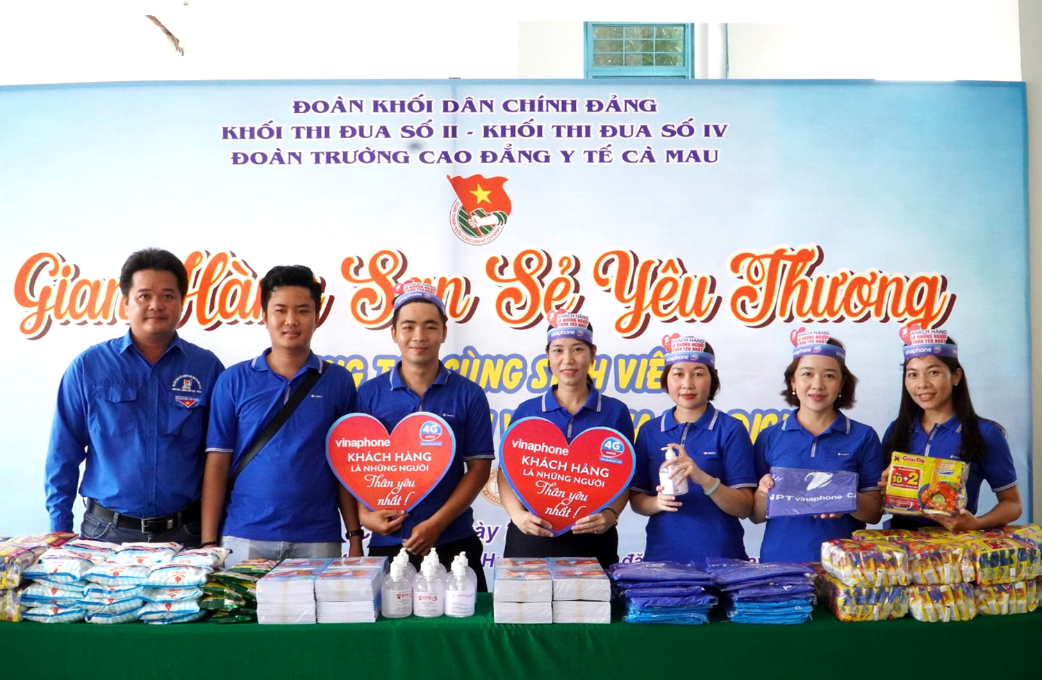 VNPT Cà Mau “San sẻ yêu thương, chung tay vượt qua đại dịch”. VNPT Cà Mau “San sẻ yêu thương, chung tay vượt qua đại dịch”.