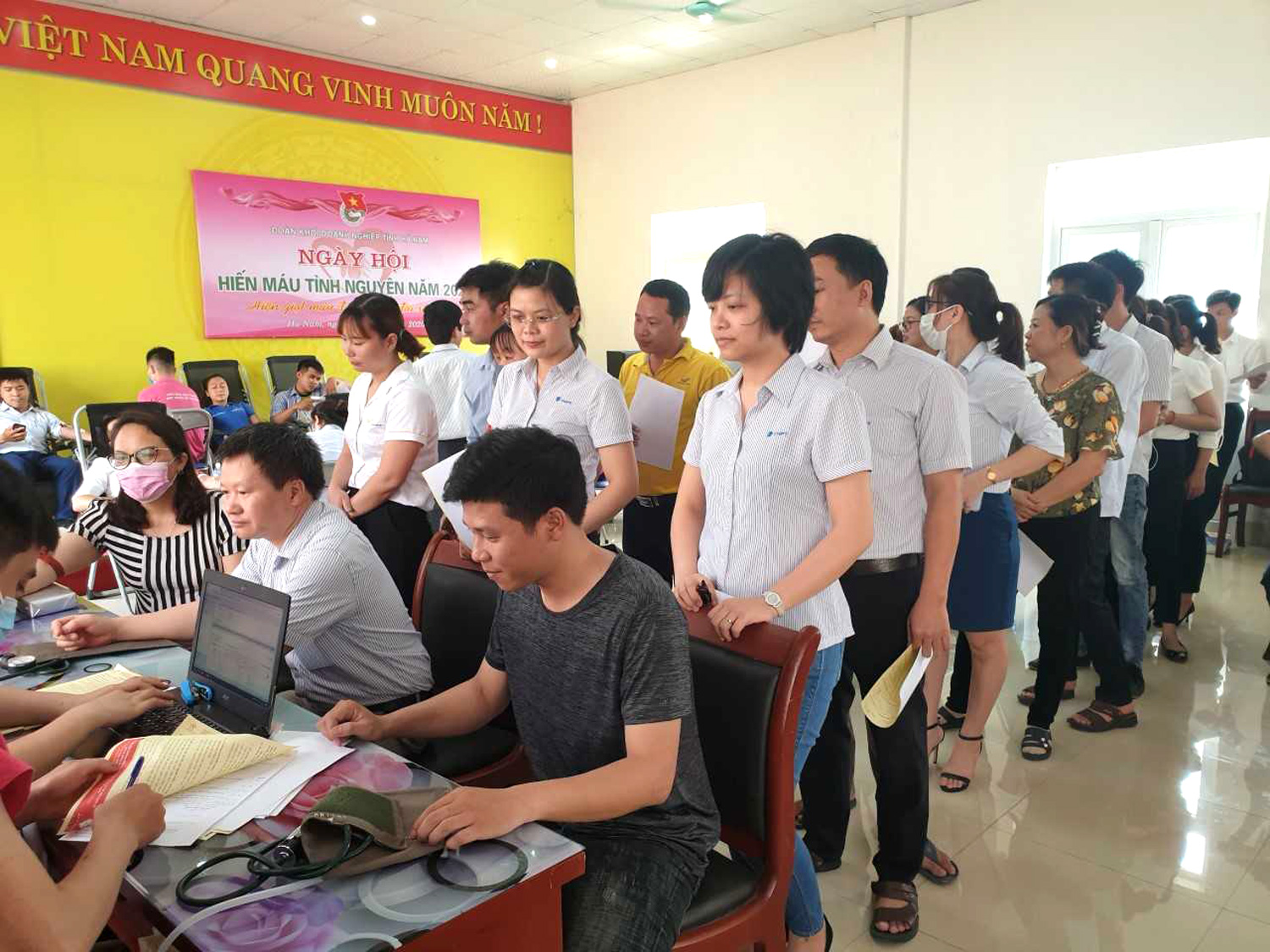 Đoàn viên VNPT địa bàn Hà Nam tham gia “Ngày hội hiến máu tình nguyện năm 2020”. Đoàn viên VNPT địa bàn Hà Nam tham gia “Ngày hội hiến máu tình nguyện năm 2020”.