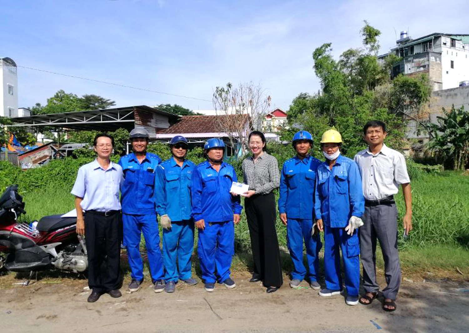 Đẩy mạnh thi đua sản xuất kinh doanh và chăm lo cho người lao động trong Tháng công nhân tại Viễn thông TP.Hồ Chí Minh. Đẩy mạnh thi đua sản xuất kinh doanh và chăm lo cho người lao động trong Tháng công nhân tại Viễn thông TP.Hồ Chí Minh.