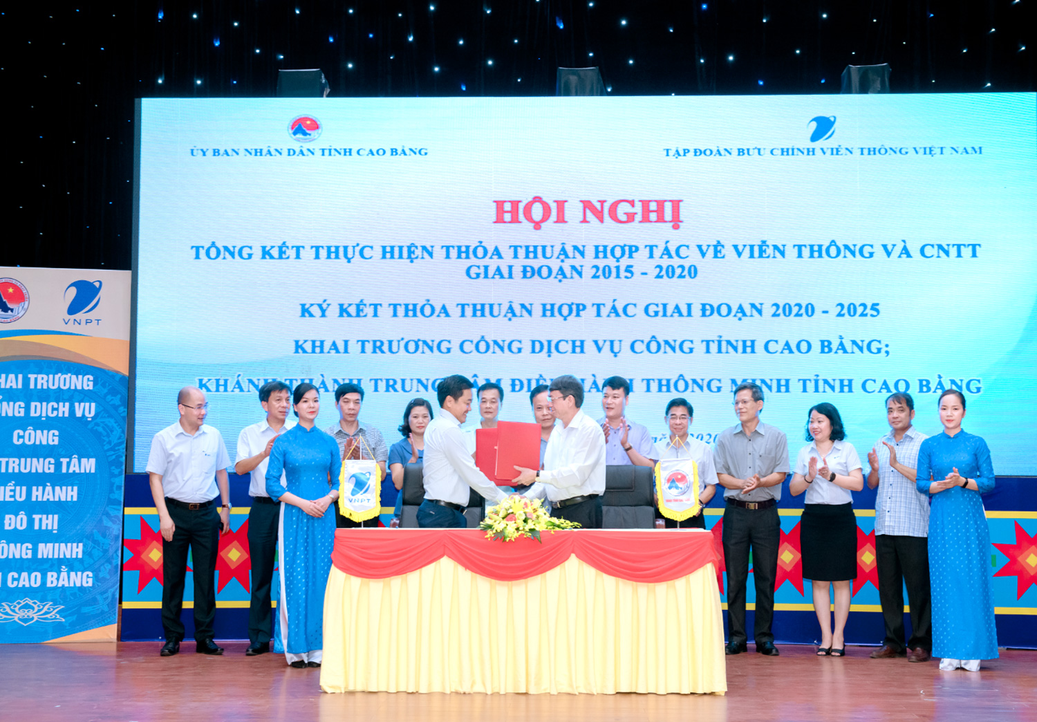 Khai trương Trung tâm Điều hành thông minh tỉnh Cao Bằng. Khai trương Trung tâm Điều hành thông minh tỉnh Cao Bằng.