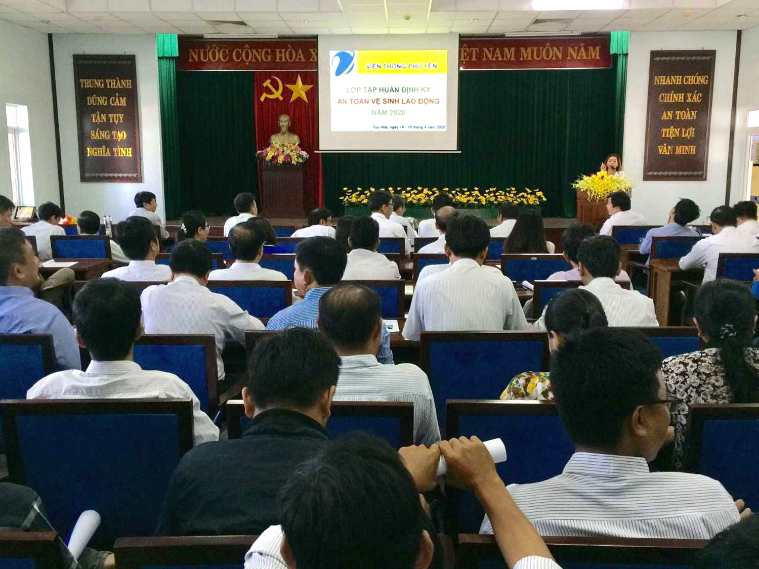 VNPT Phú Yên phối hợp tổ chức Lớp huấn luyện An toàn vệ sinh lao động năm 2020. VNPT Phú Yên phối hợp tổ chức Lớp huấn luyện An toàn vệ sinh lao động năm 2020.