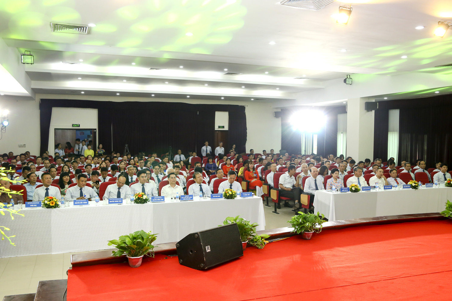 VNPT địa bàn Hà Nội tổng kết phong trào thi đua giai đoạn 2015-2019 và tôn vinh điển hình tiên tiến. VNPT địa bàn Hà Nội tổng kết phong trào thi đua giai đoạn 2015-2019 và tôn vinh điển hình tiên tiến.