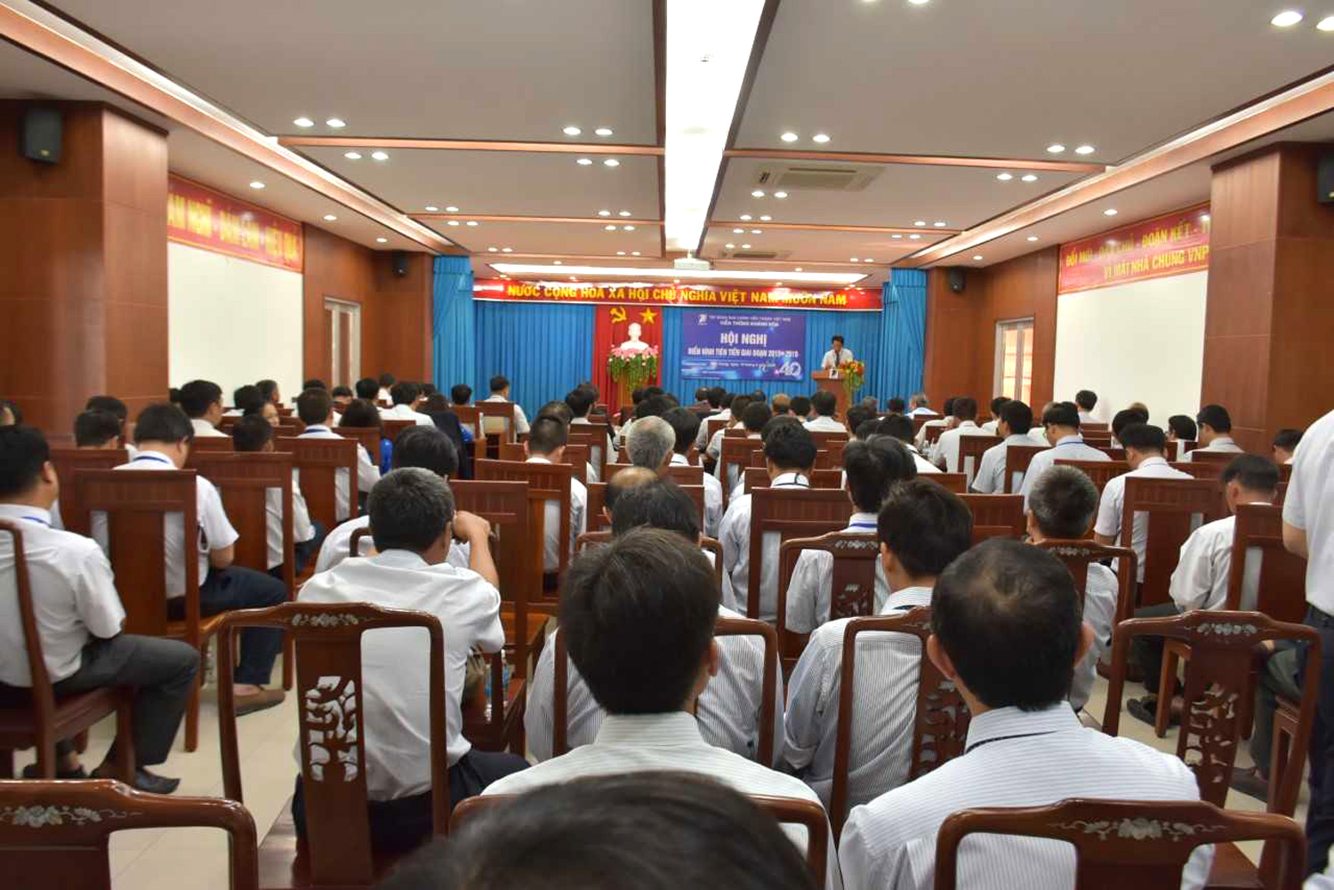 Hội nghị Điển hình tiên tiến giai đoạn 2015 – 2019 Viễn thông Khánh Hòa. Hội nghị Điển hình tiên tiến giai đoạn 2015 – 2019 Viễn thông Khánh Hòa.