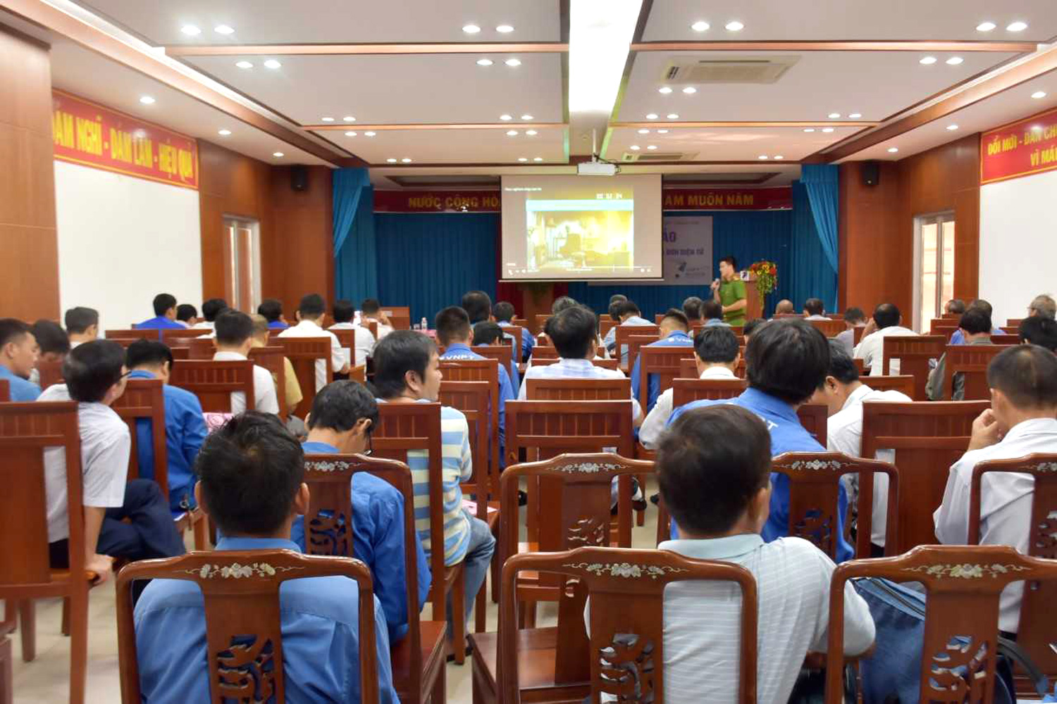 Viễn thông Khánh Hòa tổ chức lớp huấn luyện, bồi dưỡng nghiệp vụ PCCC năm 2020. Viễn thông Khánh Hòa tổ chức lớp huấn luyện, bồi dưỡng nghiệp vụ PCCC năm 2020.