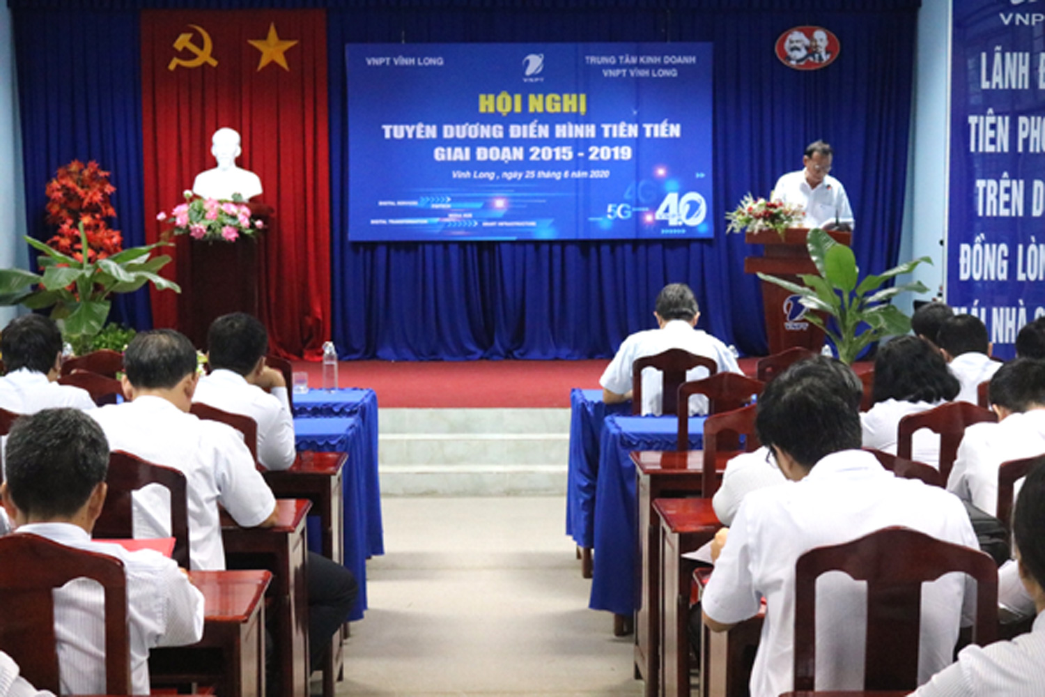 VNPT địa bàn Vĩnh Long tổ chức thành công Hội nghị Điển hình tiên tiến giai đoạn 2015-2019. VNPT địa bàn Vĩnh Long tổ chức thành công Hội nghị Điển hình tiên tiến giai đoạn 2015-2019.