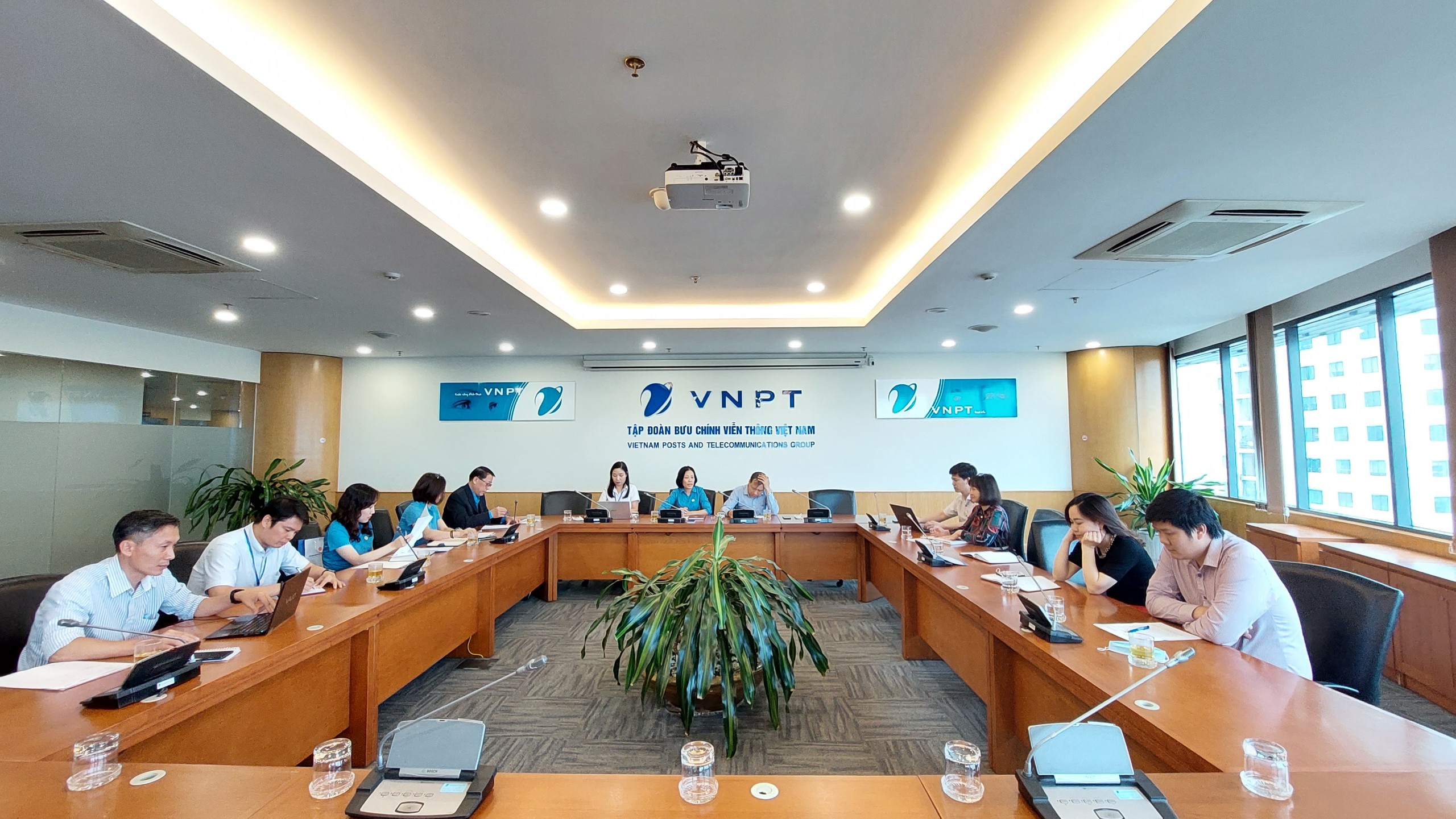 Công đoàn TTTT Việt Nam làm việc với Công đoàn VNPT về triển khai hoạt động công đoàn năm 2021 Công đoàn TTTT Việt Nam làm việc với Công đoàn VNPT về triển khai hoạt động công đoàn năm 2021